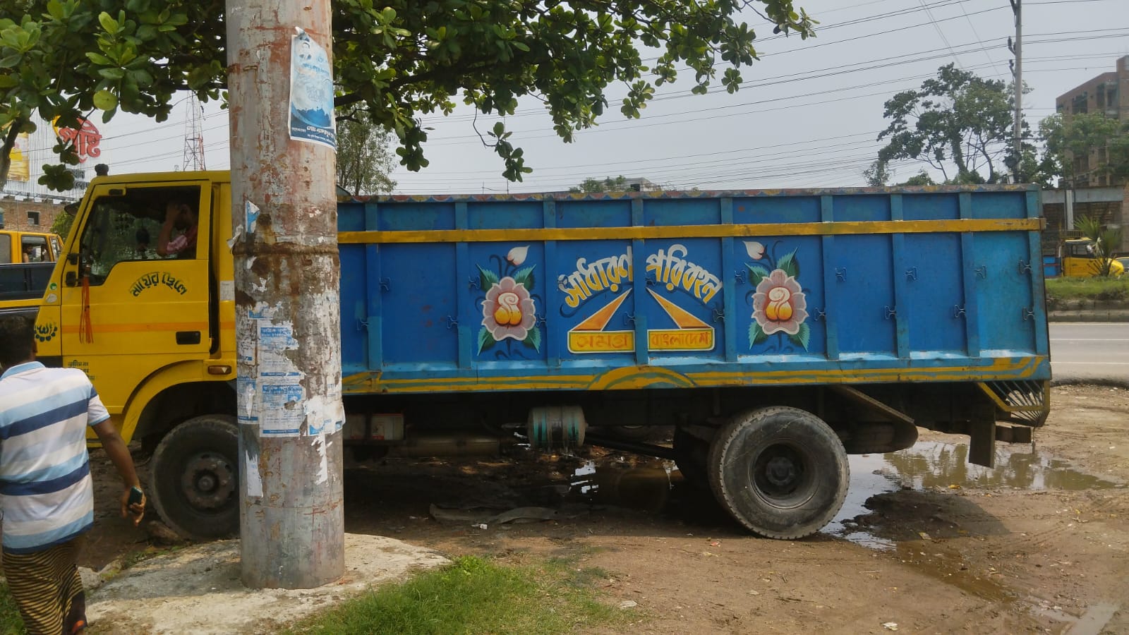 ১৮ ফুটি খোলা ট্রাক 